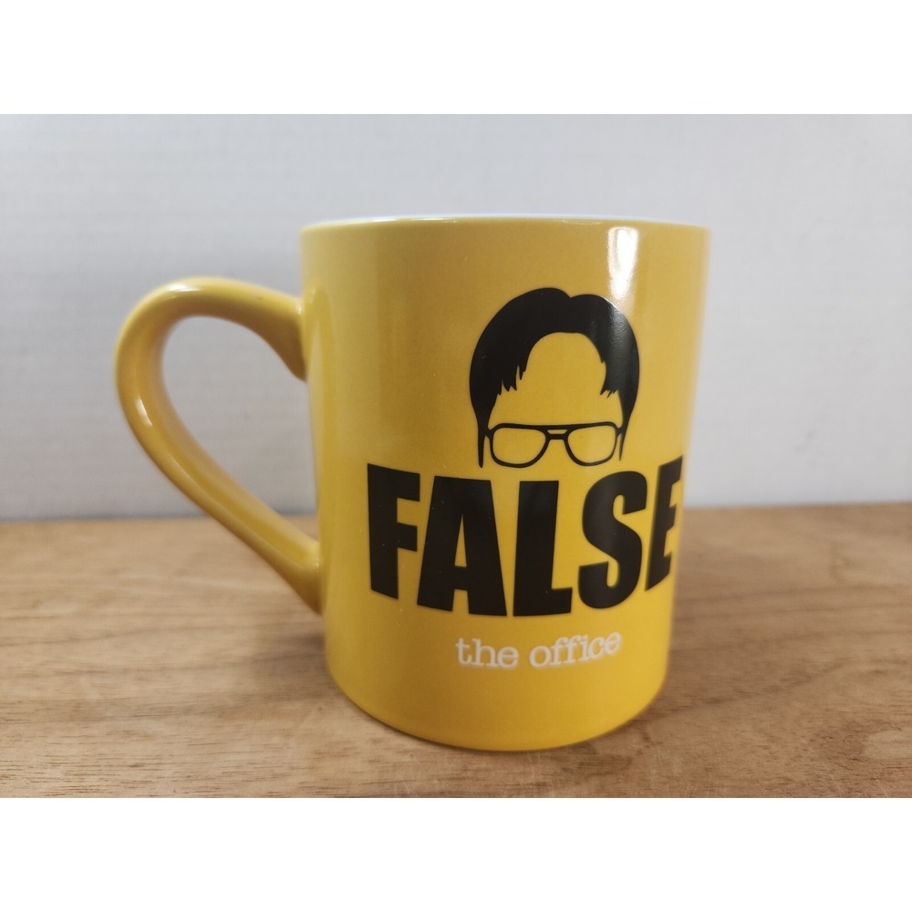 The Office Dwight Schrute FALSE Dunder Mifflin ID Tie Yellow 14 oz Mug Cup MINT